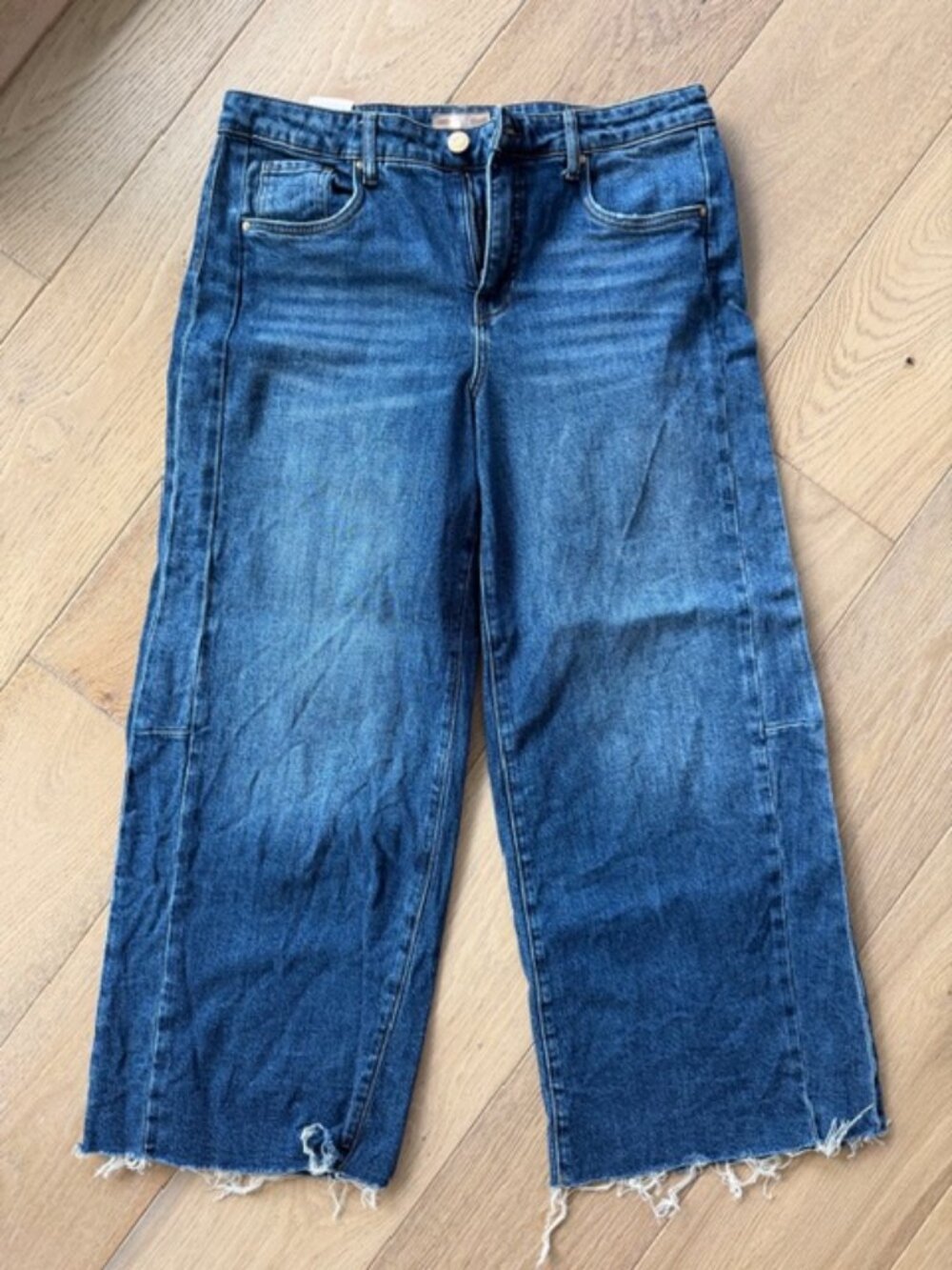 KUT size 8 wide leg stretch denim with frayed bottom